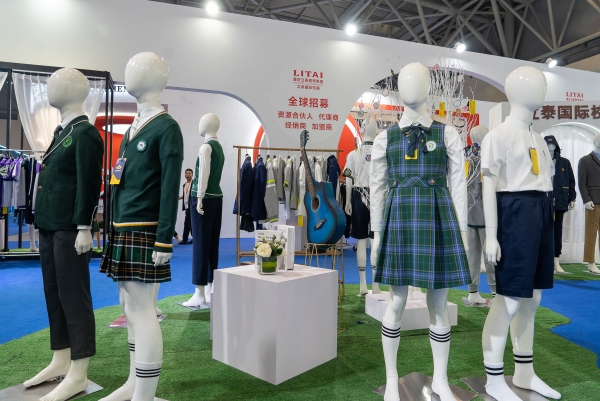 小学校服定制厂家有哪些品牌？价格是多少钱呢？-7891-立泰校服定制