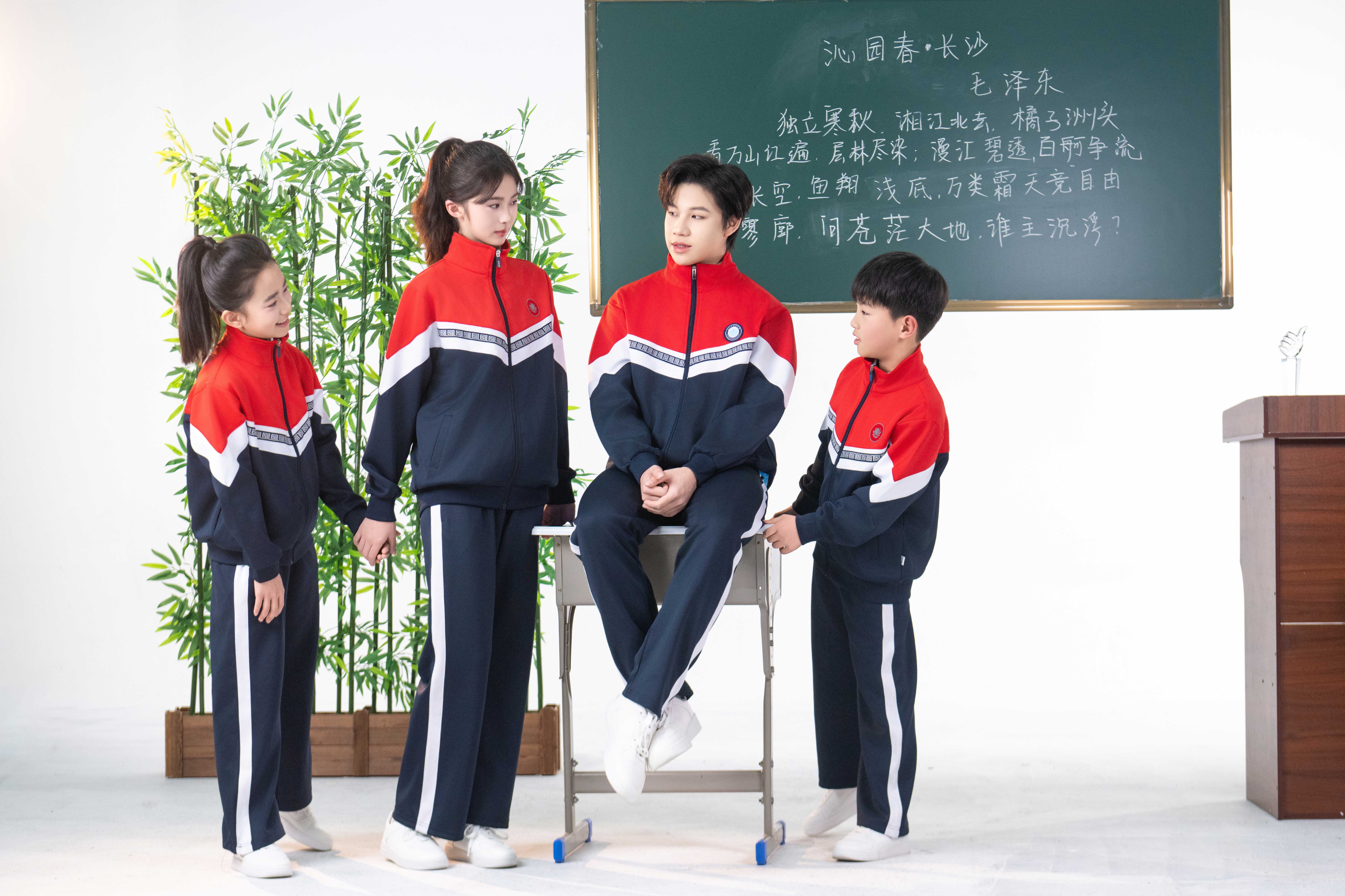 重庆立泰服饰集团携手各地合作伙伴共建标准化、品牌化校园服饰服务生态。-6640-立泰校服定制